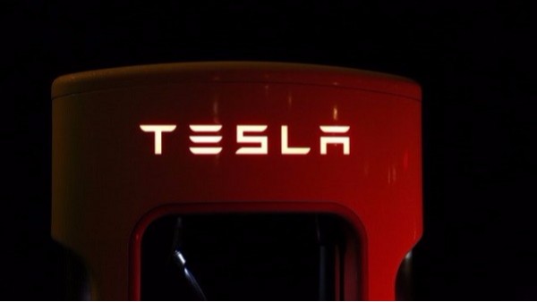 特斯拉國(guó)產(chǎn)預(yù)售時(shí)間的公布，對(duì)電池專(zhuān)用鐵粉來(lái)說(shuō)是利好嗎？